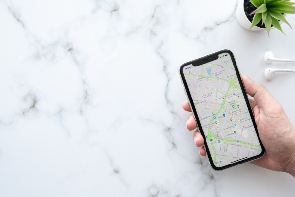 Guide to iPhone Location Tracking With an Android