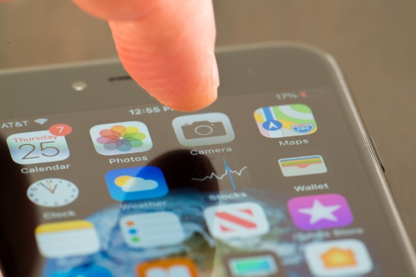 How to Spy on Someone through Their Phone Camera for Free